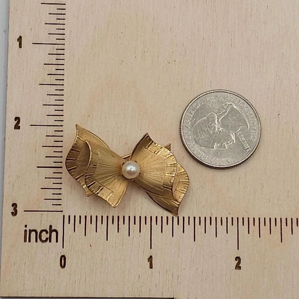 Vintage 12kt Gold Filled Bow Brooch Pearl‎ Textured IPS Pin Dimensional